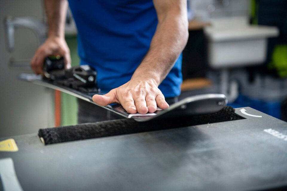 buri-sport-material-service-ski.jpeg